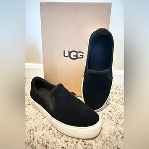 UGG WMS Black Slip-On Sneakers-Sz 6.5